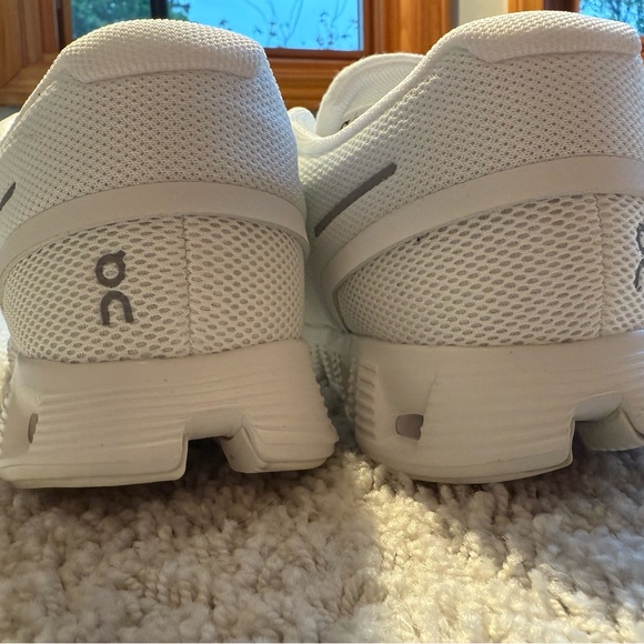 On Running White Sneakers Minimalist Design Everyday Wear - Picture 7 of 12